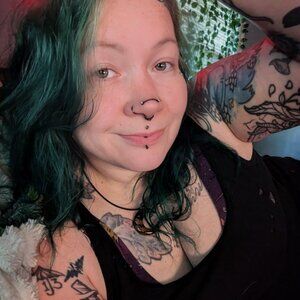 Meet your Posher, Crystal